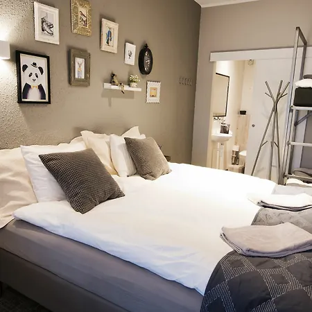 B14 & 4* Reykjavík