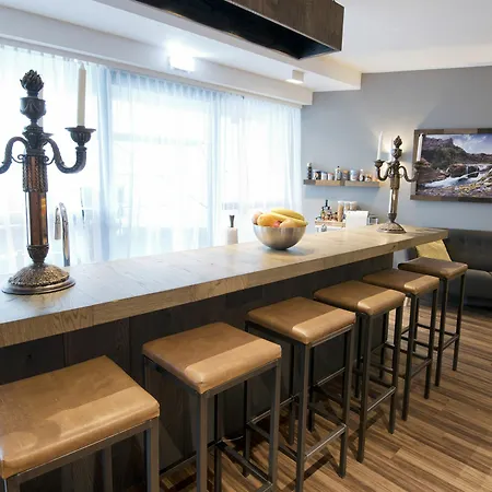B14 & 4* Reykjavík